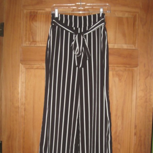 Forever 21 Black and White Wide Slip On Strip Pants - Picture 2 of 5